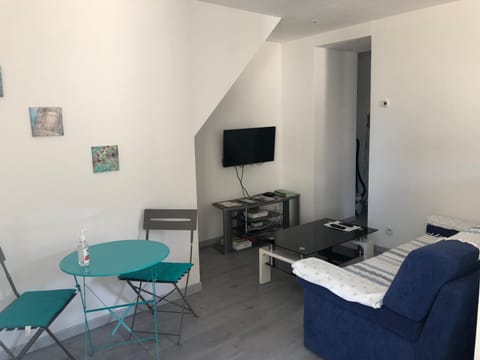 Communal lounge/ TV room, TV and multimedia, Living room, Seating area