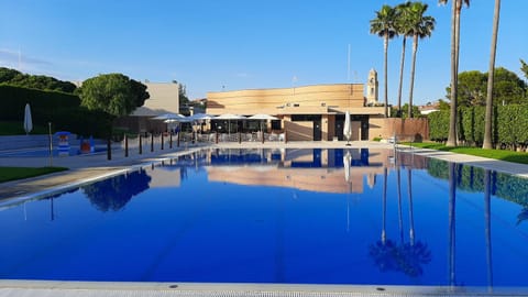 Swimming pool, Swimming pool