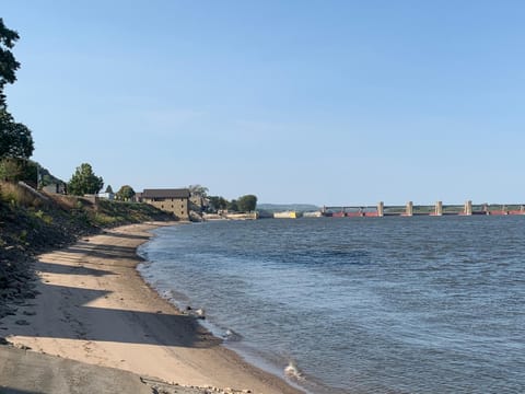 Mississippi River Cabin Cabin in Bellevue