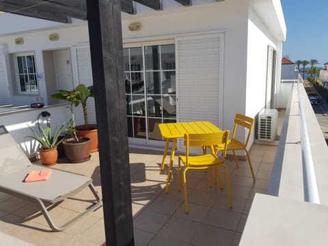 Facade/entrance, Balcony/Terrace, Balcony/Terrace, Dining area