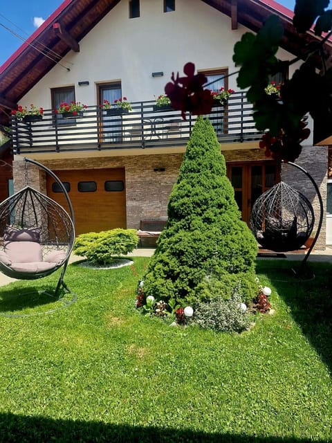 Property building, Spring, Garden, Garden view, sunbed