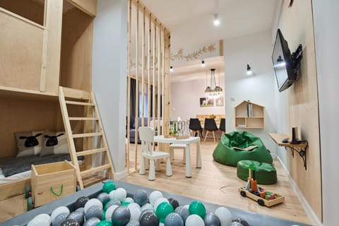 Kids's club, bunk bed