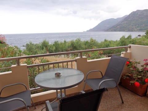 Ravdoucha Beach Studios Apartment in Crete