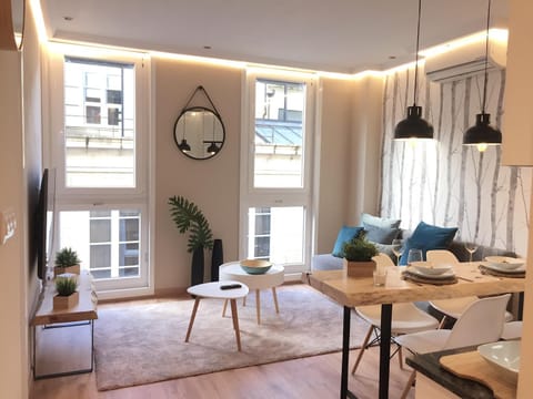 Living room, Seating area, Dining area