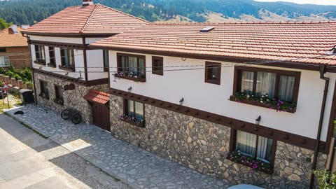 БЕЛИТЕ КЪЩИ House in Blagoevgrad Province