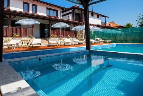 БЕЛИТЕ КЪЩИ House in Blagoevgrad Province