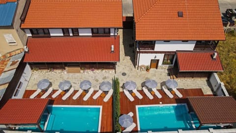 Bird's eye view, Pool view