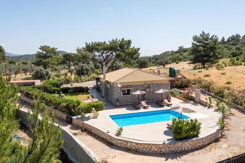 Property building, Patio, Day, Natural landscape, Garden view, Mountain view, Pool view, Swimming pool, sunbed