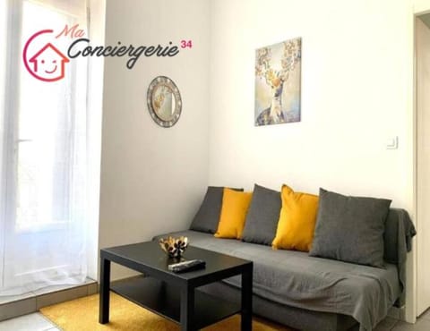 Bed, Living room, Seating area, internet