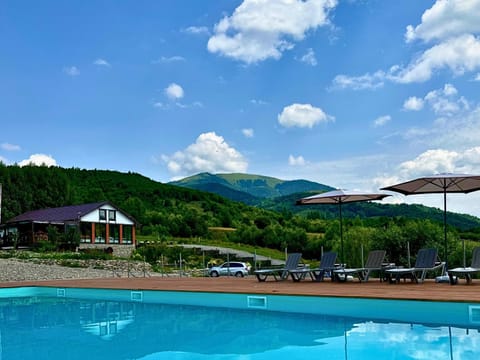 Restaurant/places to eat, Mountain view, Swimming pool