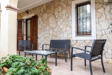 Casa Matilda Villasimius, 7 posti, 3 stanze, doppio giardino Apartment in Villasimius