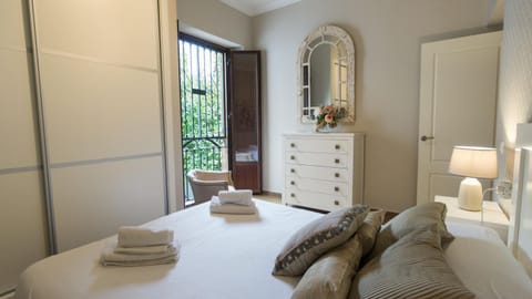 Bed, Photo of the whole room, Seating area, Bedroom, towels, wardrobe