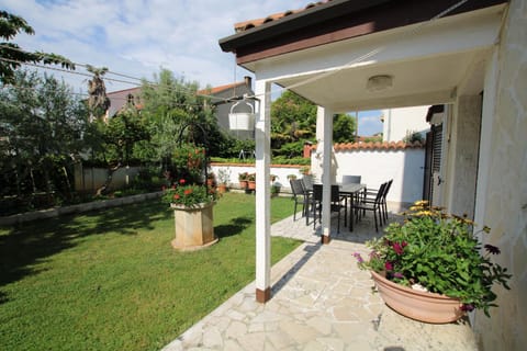 Patio, BBQ facilities, Garden