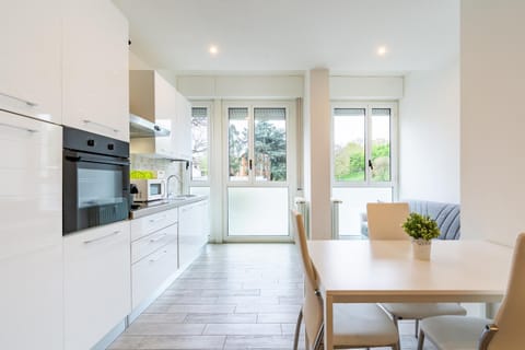 Kitchen or kitchenette, Living room, Dining area, pet friendly, stove, kitchen