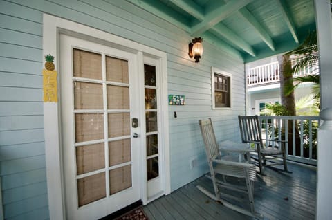 Facade/entrance, Balcony/Terrace