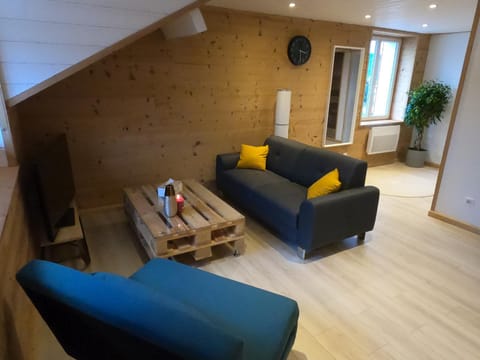 Living room, Seating area