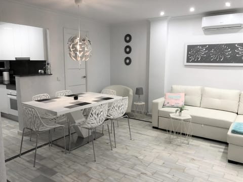 Kitchen or kitchenette, Living room, Seating area, Dining area, air conditioner