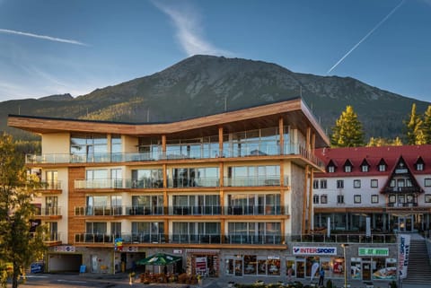 Property building, Off site, Neighbourhood, Supermarket/grocery shop, Shopping Area