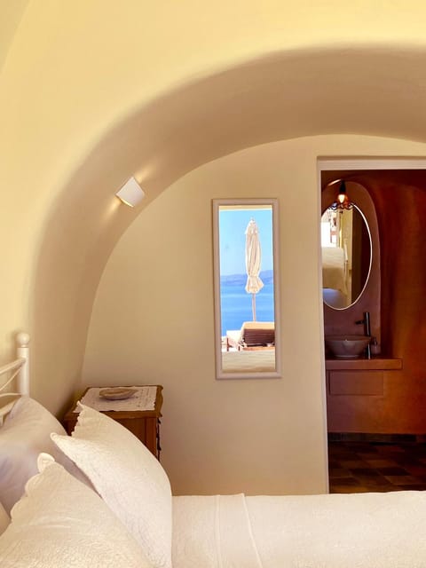 Grand Canava Villa in Oia