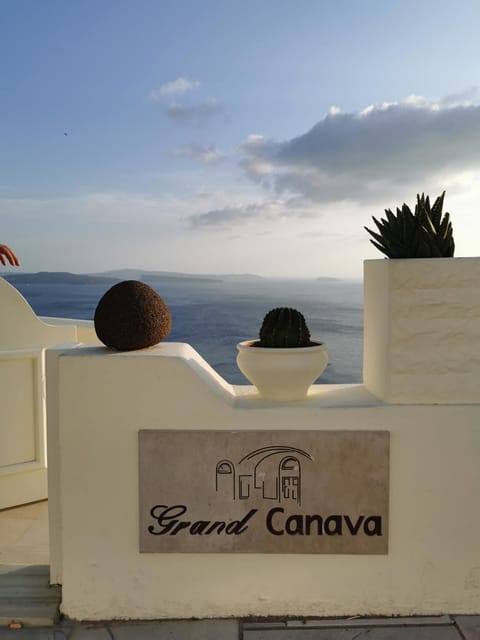 Grand Canava Villa in Oia