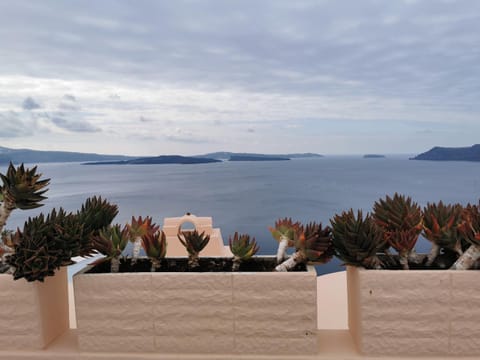 Grand Canava Villa in Oia