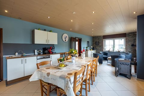 Seating area, Dining area