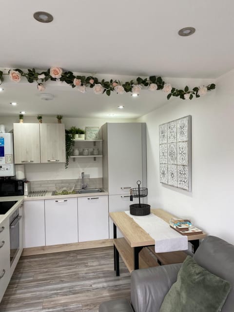 SNOWDON LODGE - GLAN GWNA HOLIDAY PARK CAERNARFON - Luxury Family Lodge House in Wales