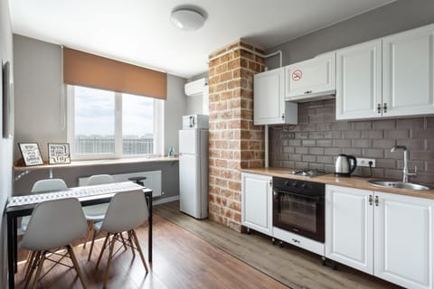 Kitchen or kitchenette, Dining area, minibar