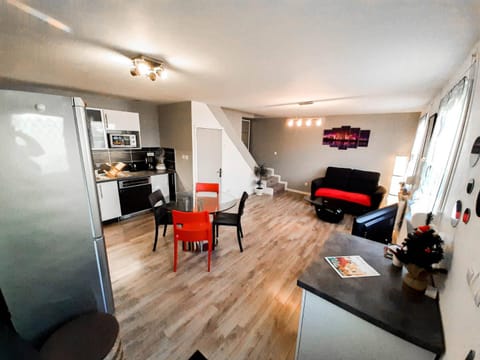 Living room, Lounge or bar, Seating area, Dining area