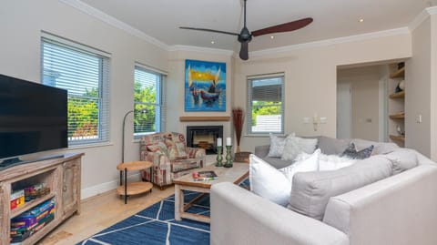 Living room, Lounge or bar