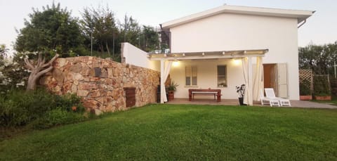 Property building, Patio, Spring, Day, Summer, Garden, Garden view, Inner courtyard view