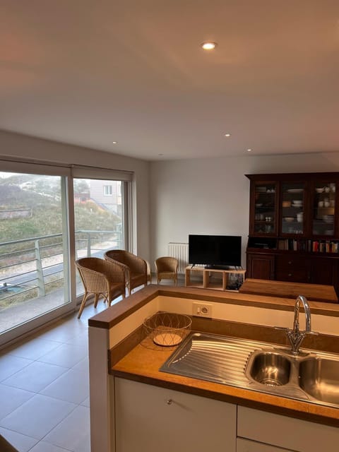 Two bedroom apartment - 50 meters from beach and KYC Apartment in De Panne