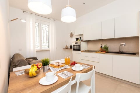 Kitchen or kitchenette, Living room, Seating area, Dining area, stove