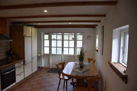 Seating area, Dining area