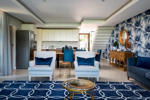 Kitchen or kitchenette, Lounge or bar