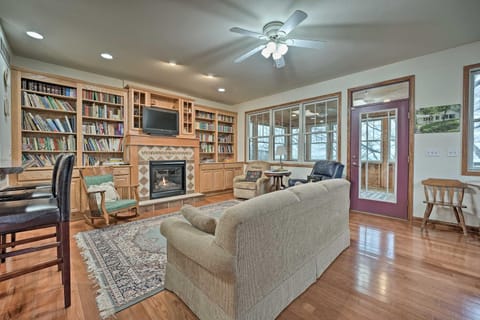 Lake Michigan Waterfront Home 1 Mile to Downtown! House in Douglas