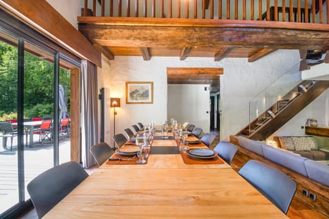 Chalet Les Praz - 280sqm - Sauna Cinema Fitness - 5 Bedrooms in Heart of Les Praz - By Cozee Rentals Chalet in Chamonix