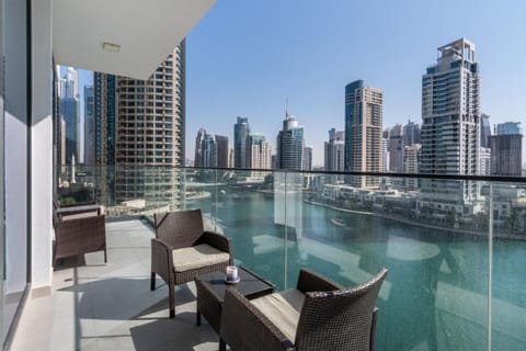 Property building, Balcony/Terrace, Swimming pool