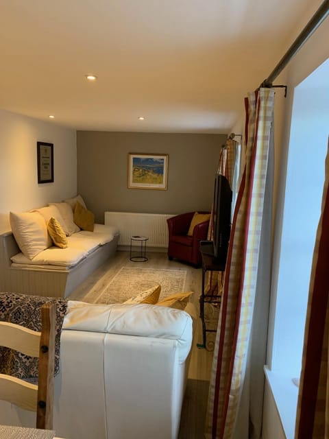 TV and multimedia, Seating area