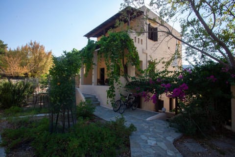 Property building, Facade/entrance, Garden