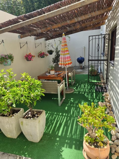 Patio, BBQ facilities
