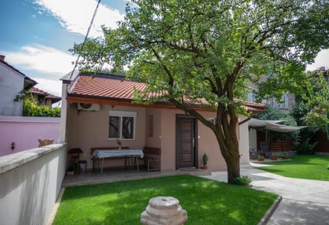 Property building, Patio, Garden, Garden view