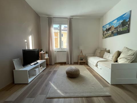 Communal lounge/ TV room, TV and multimedia, Living room, Seating area