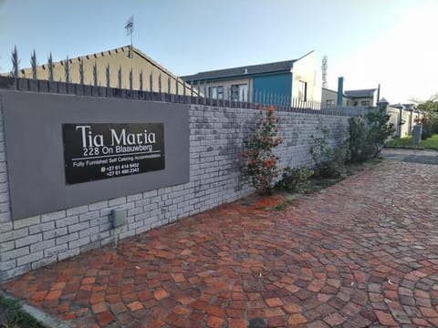 Tia Maria House House in Cape Town