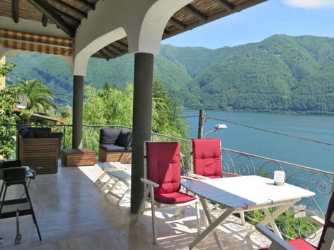 Balcony/Terrace, Lake view, Mountain view
