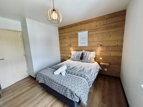 Photo of the whole room, Bedroom, concierge