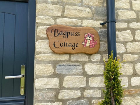 Bagpuss Cottage Stunning 2 bedroom cosy cottage House in West Oxfordshire District