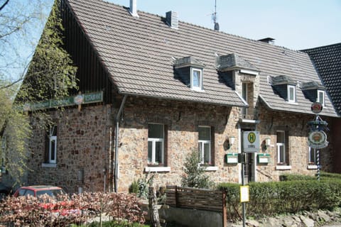 Forsthaus Schöntal Bed and Breakfast in Aachen