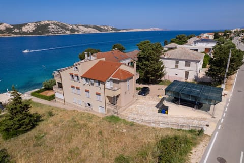 Apartmani Kaštel Apartment in Novalja