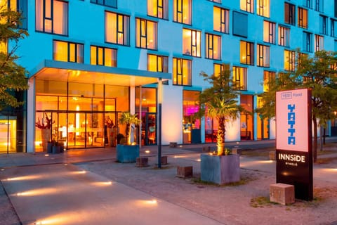 Restaurant/places to eat, Facade/entrance, Lobby or reception, Lounge or bar, Dining area